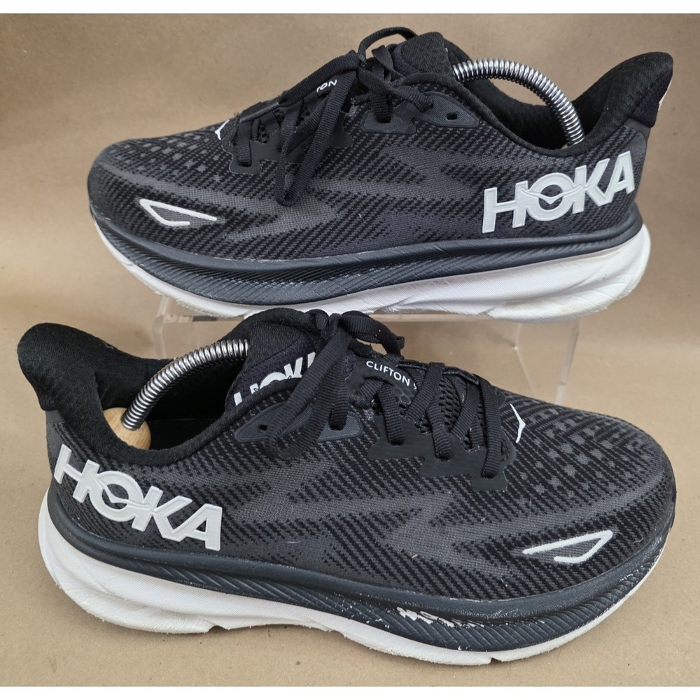 Hoka (Sz 9 B) One One HOKA Clifton 9 Black White womens Shoes